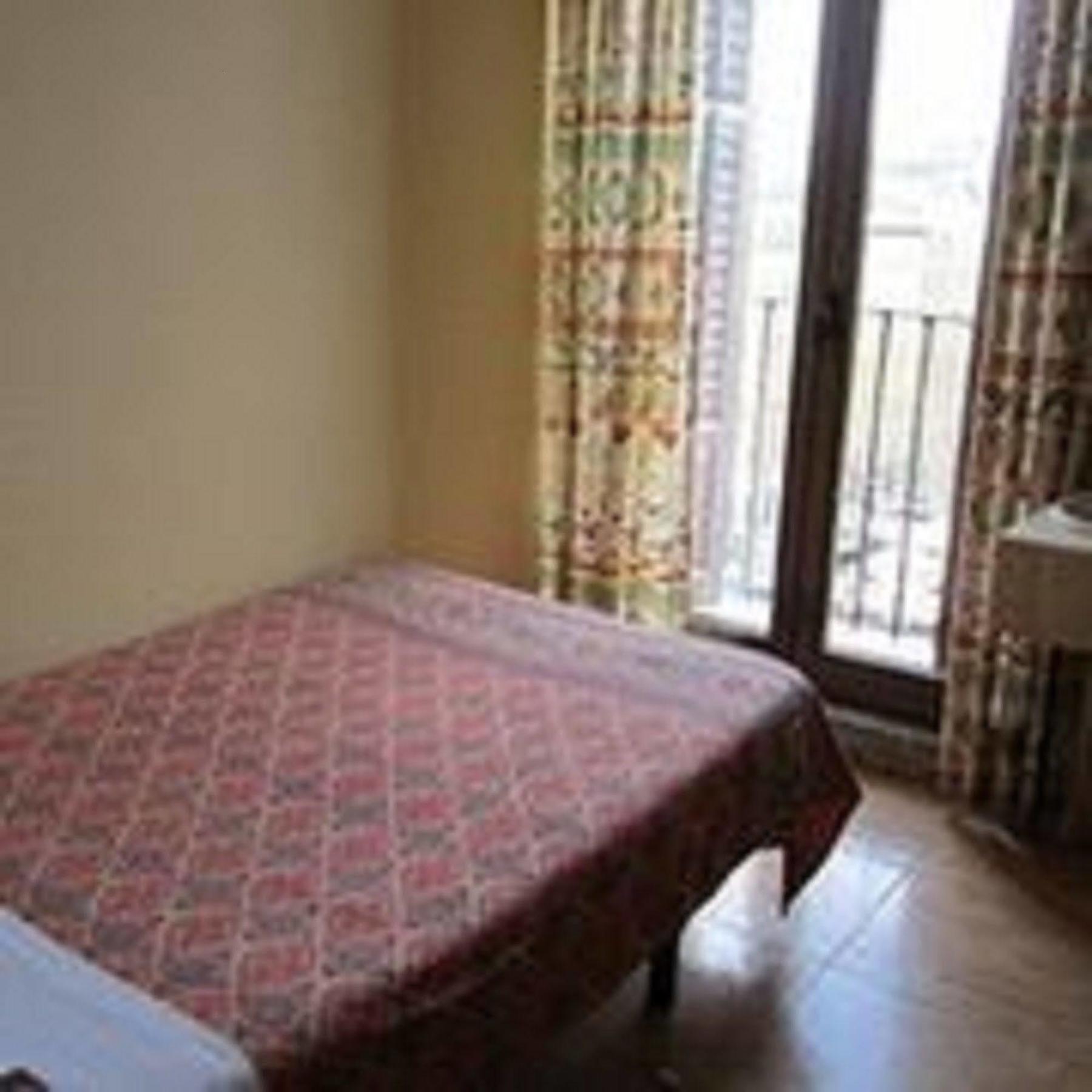 Pension Mollo Madrid Eksteriør billede